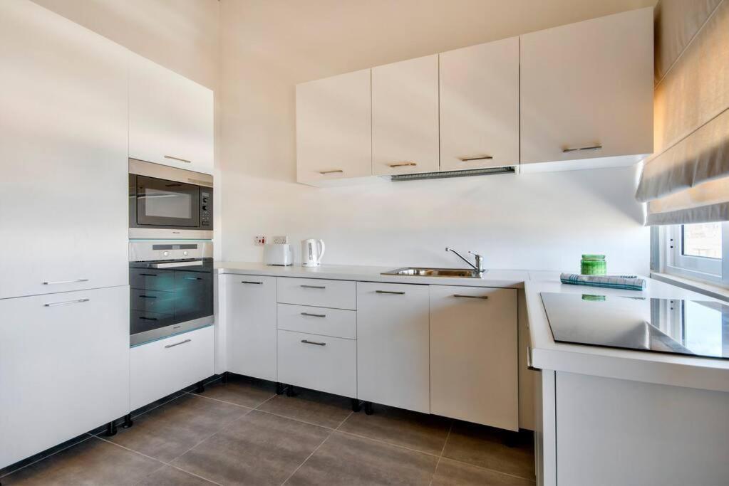 Vallettastay - Harbor View Gem -Sea View 2 Bed Apt Esterno foto